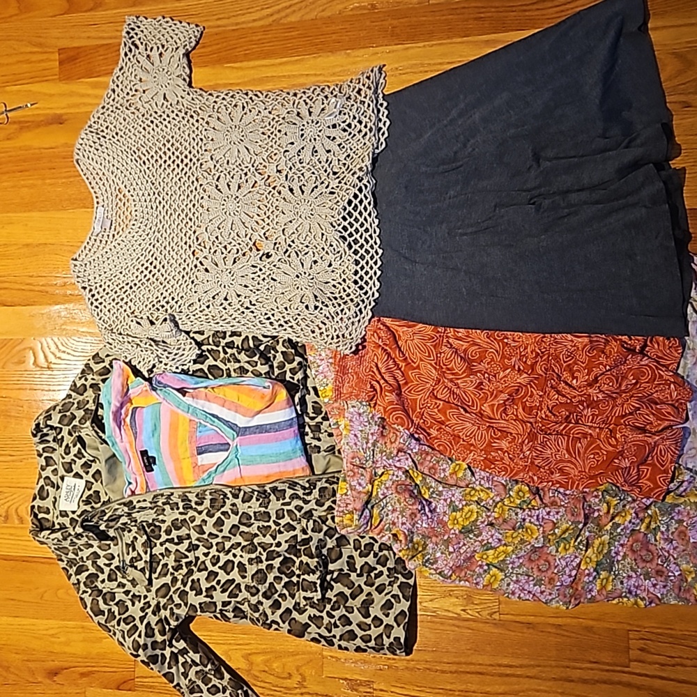 6 piece boho bundle. Size small/med. 3 skirts, 2 tops, adorable jacket - Picture 3 of 16